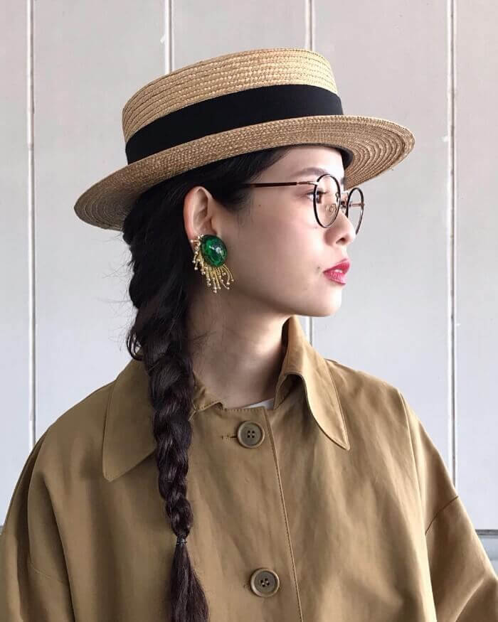 カンカン帽子×ロングの髪型：三つ編み