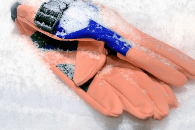 メンズのスノーボード用グローブの選び方：耐水性