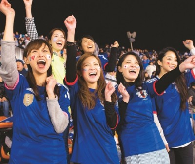 2014年W杯日本代表選手の背番号入りユニフォームをお洒落に着…