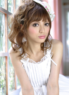 ハロウィンのミディアムの髪型で花嫁ゾンビの仮装用のヘアアレンジ