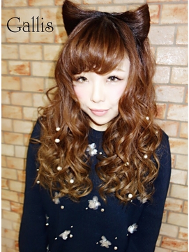 ハロウィンのロングの髪型で猫耳のヘアアレンジ
