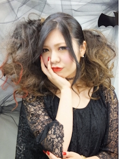 ハロウィンのロングの髪型で魔女のヘアアレンジ