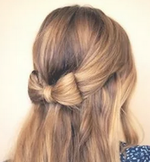 ハロウィンのロングの髪型でのリボンのヘアアレンジ