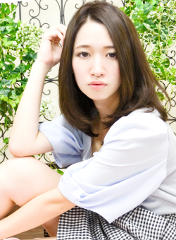 うるツヤストレートミディアムヘアー