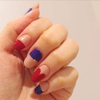 ネイビー×赤×バレンタインネイル