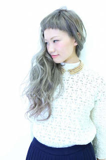 冬に人気なレディースのロングのおしゃれカラーの髪型