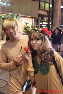 アダムとイブのおもしろいハロウィンで人気の仮装