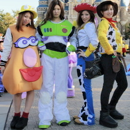 ハロウィンでディズニーの仮装！大人や子供に人気な衣装は？