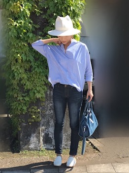 シャツでレディースに人気の色(青)