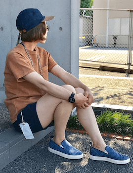 スリッポン×Tシャツ×ショートパンツ×キャップ