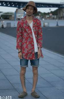 パジャマシャツ×デニムハーフパンツ×ハット