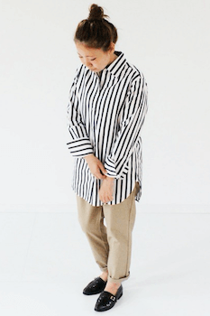オーバーシャツ×チノパンツ×ローファー