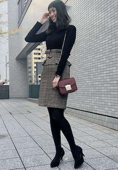コルセットスカート×黒トップス×パンプス