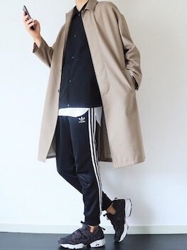 トラックパンツを使ったメンズのおしゃれな着こなし方8:(春夏)コート類と合わせる