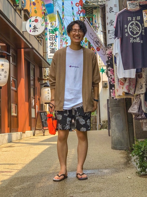 ボタニカル柄×カーディガン×ビーチサンダル
