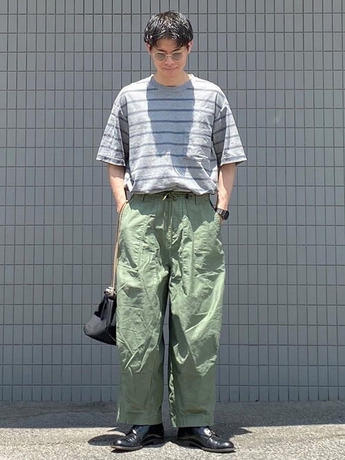 カーゴパンツ×ローファー