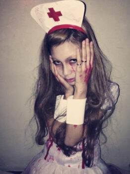 ハロウィンでゾンビ(ナース・花嫁)の仮装の衣装！ゾンビのメイク…