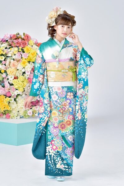 成人式の青色の振袖の画像:ソフトな青色