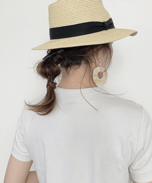 ハットをかぶる時の髪型：ロープ編みポニー