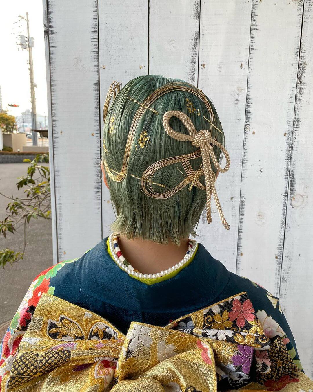 2023成人式におすすめの編み込みのショートの髪型：ストレート2