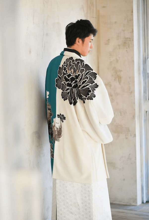 成人式2023の男の袴を色別で紹介：白色