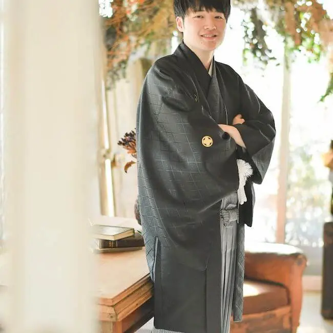 成人式2023の男の袴を色別で紹介：黒色