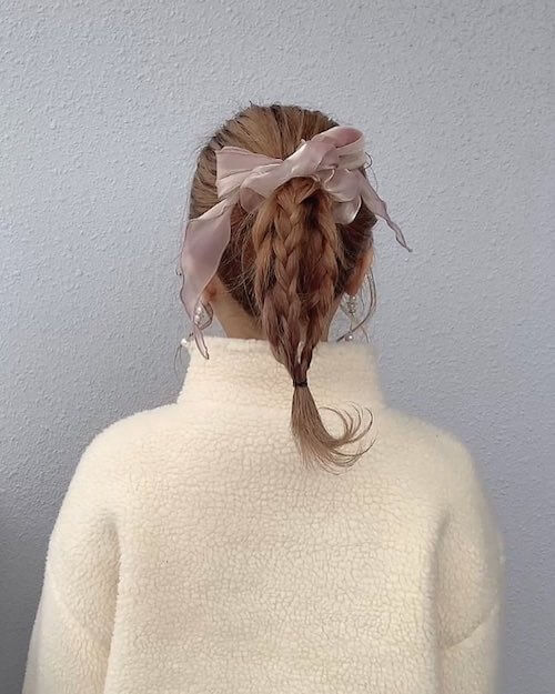 体育祭の髪型(ミディアム)：三つ編みポニー