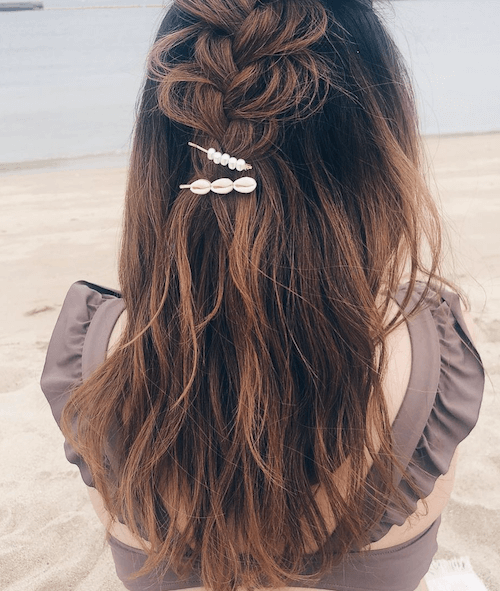 水着に合うロングの可愛い髪型：ハーフアップ