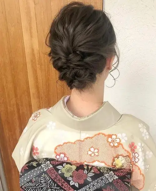【ミディアム】卒業式の着物に合う母親の髪型：ゆるふわ編み込みアップ